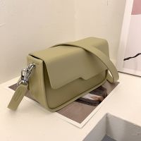 2022 fashion female bag new niche baguette han edition contracted alar single shoulder bag package texture brim inclined shoulder bag