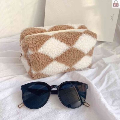 Fashion Plaid Cosmetic Bag Student Stationery Pouch Makeup Storage Pouch Multifunctional Toiletry Bag Female Zipper Soft Plush for Travel Holiday