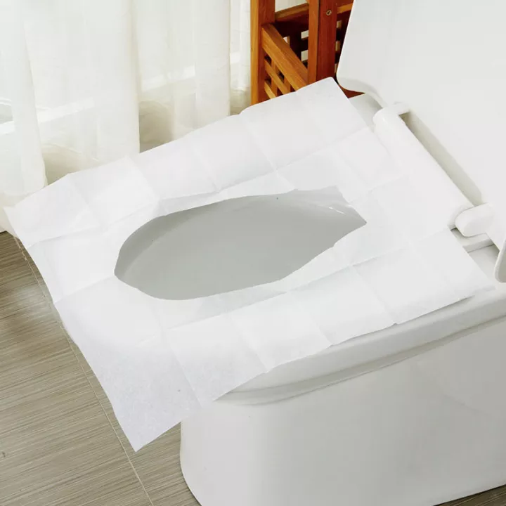 แผ่นรองนั่งชักโครก-แบบพกพา-กระดาษรองนั่ง-วางบนฝารองนั่งชักโครกในห้องน้ำ