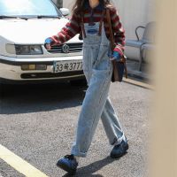 COD เอี๊ยมยีนส์กระโปรง เอี๊ยมยีนส์ Denim suspenders womens winter 2023 spring and autumn American retro loose design sense niche show กางเกงขากว้างบางเฉียบ