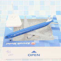 Diecast 18ซม. 1:400 B777-300รุ่น KLM Airways สายการบินฐานพลาสติก Landing Gears เครื่องบินโลหะผสม Airliner