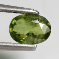 0.55 ct เขียวส่อง (Green Sapphire) เผาเก่า สีเขียว ทรงไข่