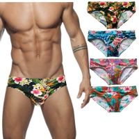 Mens swimming trunks triangle print swimming trunks European and American low waist sexy cup swimming trunks hot spring beach swimming shorts men