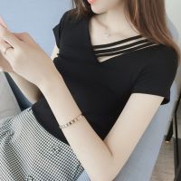 [Chaoku Clothing] เสื้อยืดสีขาวสำหรับผู้หญิงเสื้อยืดคอวีทรงหลวมสไตล์เกาหลีเสื้อสีดำฤดูChaoku clothingแขนสั้นใหม่