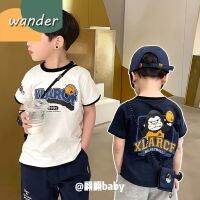 WANDER เสื้อเช็้ตเด็กชาย เสื้อยืดแขนสั้นเด็กผู้ชาย พิมพ์ตัวอักษรการ์ตูนแฟชั่น เสื้อเชิ้ตแขนสั้นผ้าฝ้ายระบายอากาศได้ดี23712