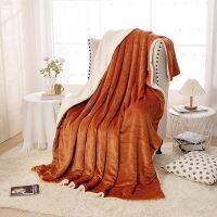 [High-end blanket] โซฟาผ้าสักหลาดที่ให้ความอบอุ่นหนาผ้าห่มโซฟาปูผ้าปูสำหรับผู้หญิงแมนต้าโรงแรมร้านอาหารผ้าปูที่นอนลายสก๊อตตัวช่วยให้เด็กสบายตัวบนเตียง