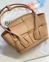 M.IEW bottega veneta arco กระเป๋าสะพาย ข้ามร่างกาย สีน้ำตาล