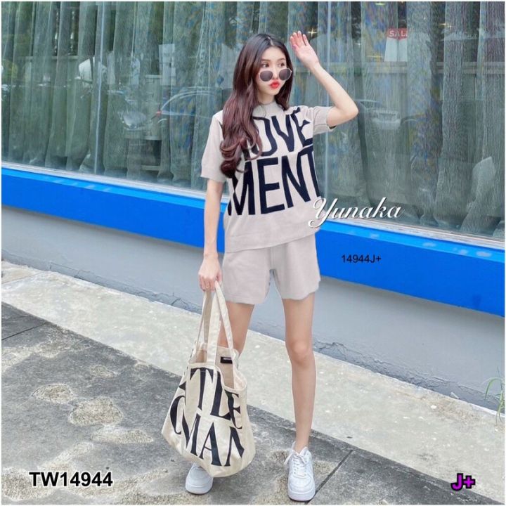 tw14944-set-เสื้อแขนสั้นทอลายตัวอักษร-กางเกงขาสั้น-ผ้าไหมพรม