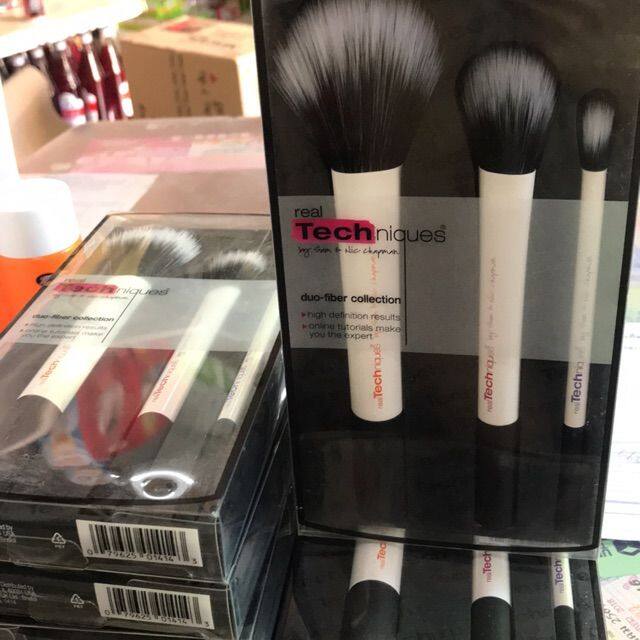 แปรง-real-techniques-duo-fiber-collection-limited-edition-ด้ามสีขาว