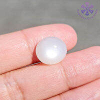 7.36 ct. พลอยมุกดา, มุกดาหาร หรือ จัทรกานต์ (Natural Moonstone) สีน้ำนม มีเหลือบสีขาว เป็นพลอยที่มีเสน่ห์และเป็น 1 ในพลอยนพเก้า การันตีพลอยแท้