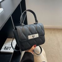 [COD] Small bag womens 2022 new style high-end niche versatile autumn and winter hot popular this year Messenger