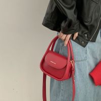 ☞ Joker inclined shoulder bag lady the summer of 2022 new tide high sense fashion niche alar portable red