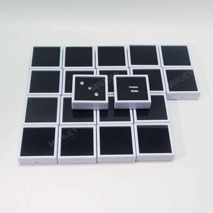กล่องใส่พลอย-กล่องพลอยขาวพื้นดำ-พื้นดำกล่องขาว-6x6x2-cm-กล่องโชว์เครื่องประดับ-กล่องใส่พลอย-ด้านโชว์เป้นกระจกใส-jewelrybox-gem-box