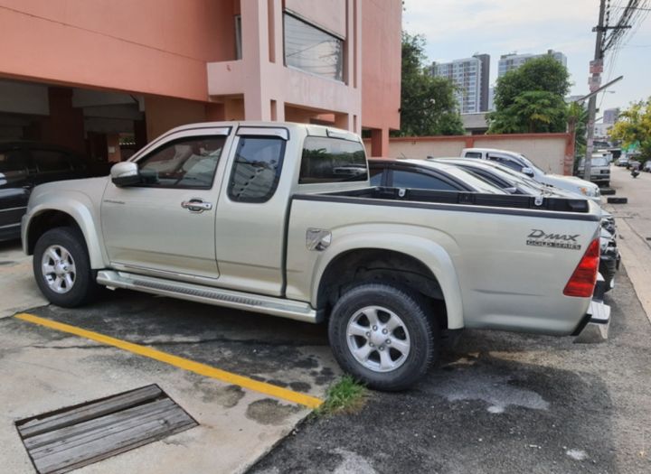 สติ๊กเกอร์แบบดั้งเดิม-ติดแก้มท้ายรถ-isuzu-dmax-gold-series-คำว่า-gold-series-ติดรถ-แต่งรถ-อีซูซุ-sticker