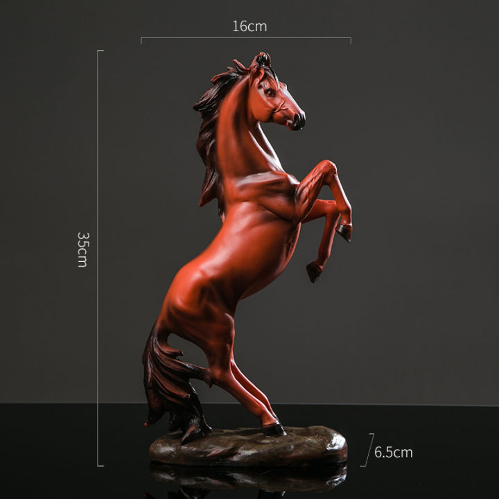 livingmall-เรซิ่นรูปปั้นม้า-morden-art-animal-figurines-สำนักงานอุปกรณ์ตกแต่งบ้าน-horse-sculpture