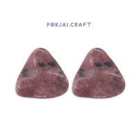 Waved Triangle Rhodonite Bead ลูกปัดสามเหลี่ยมโรโดไนต์ 28mm