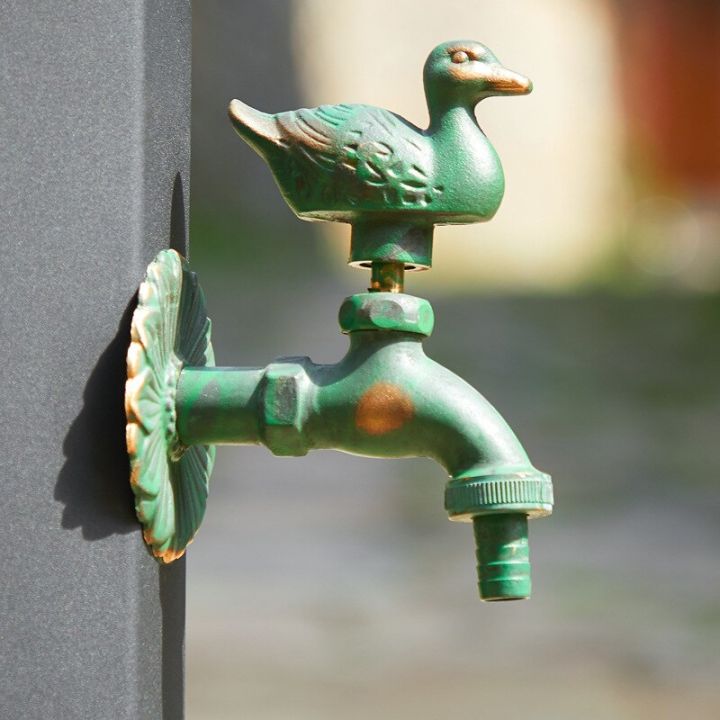 ก๊อกน้ำสำหรับอ่างล้างหน้าก๊อกน้ำให้สัตว์ติดผนังใช้ในห้องน้ำสวนก๊อกน้ำทองเหลืองโบราณในห้องน้ำและสวน