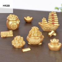 MKEB หลากหลายรูปแบบตกแต่งตั้งโต๊ะสีทอง Yuanbao เครื่องประดับ DIY งานฝีมือการตกแต่งที่หรูหราการตกแต่งภูมิทัศน์ขนาดเล็กรูปแกะสลักเล็กๆเครื่องประดับนำโชคเครื่องประดับเล็กๆ