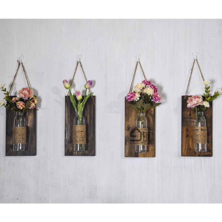 Bảng gỗ gắn lọ hoa thủy tinh treo tường gồm hoa giả trang trí ...