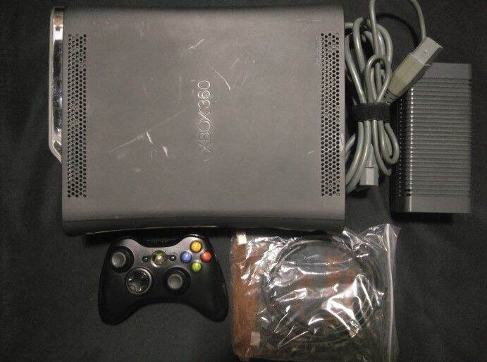 Xbox 360 jasper แปลง rgh HDD500gb สีขาวสีดำสภาพสวย ลงเกมเต็มลูก
