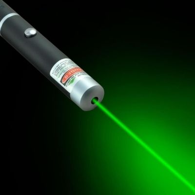 Laser  เเสงสีเขียว 1 หัง มีความเข้มสูง สามารถส่องได้ไกล