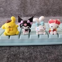 [Toy City] Melody Sanrio Kuromi Cinnamoroll เครื่องประดับตกแต่งรูปอะนิเมะน่ารักตุ๊กตาอุปกรณ์ Diy การ์ตูนรุ่นวันหยุดคริสต์มาสของเล่น