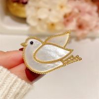 Pigeons Enamel Pin Dove of peace Brooches And Pins Jewelry Scarf Clip Bird Rhinestone Banquet Brooch Jewelry