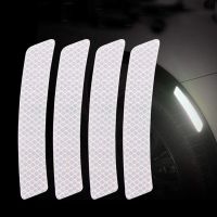 [HOT ZQQIUZWREKW 111] 4Pcs 3D สติกเกอร์สะท้อนแสงแถบคาร์บอนไฟเบอร์รถด้านข้างกันชน Anti Scratch Protection Guards ล้อสติกเกอร์คิ้ว White