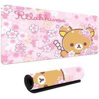 Mousepad Gamer สีชมพูน่ารัก Rilakkuma อุปกรณ์สำนักงานแผ่นรองเมาส์อะนิเมะ 900x400 พีซีตู้เกมโต๊ะคอมพิวเตอร์แป้นพิมพ์