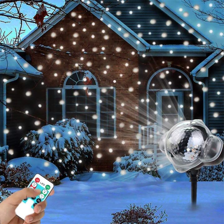 Đèn laser Giáng Sinh giờ đây đã được cập nhật với hoạt ảnh tuyết rơi và xoay trông cực kỳ thú vị. Đón Giáng Sinh năm nay với ánh sáng đầy màu sắc nổi bật tại ngôi nhà của bạn nhé.