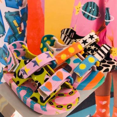 【Ready Stock】NewMelissaˉsame style Contrast color sandals for girls, middle school, big boys, candy colored casual shoes for boys, soft soled beach shoes