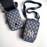 กระเป๋าสะพาย MLB ทรงพอร์ชที่มีความเท่ในแบบฉบับของYankees *MATERIAL IDENTIFICATION SHELL POLYESTER100% Size:5x13x20cm