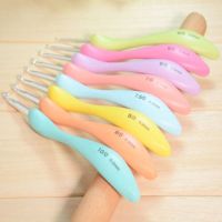 【CC】 Hot 8Pcs Color Soft Plastic Bending Handle Aluminum Yarn Weave Crochet Hooks Knitting Needles Set