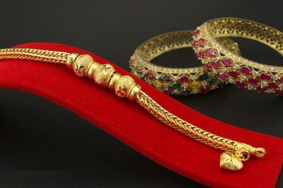 apata jewelry สร้อยข้อมือลายสี่เสา 2 บาท สร้อยข้อมือผู้หญิง สร้อยข้อมือชุบทองแท้ เศษทองแท้96.5 สวยเหมือนแท้ บล็อคเยาวราช ไม่ลอกไม่ดำ สวย