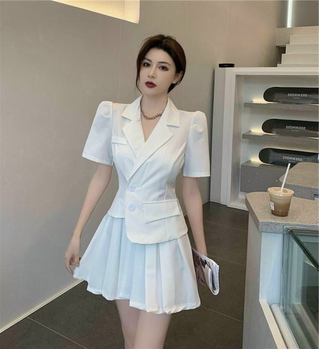Set bộ đồ nữ áo vest dài tay mix chân váy xếp ly xòe với tone màu trắng  xinh xắn, sang chảnh | Shopee Việt Nam