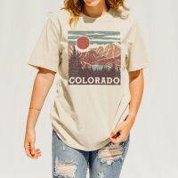 Colorado Mountain Forest ลายพิมพ์ย้อนยุคกราฟิก Tees ผู้หญิง Vintage Boho เดินป่าตั้งแคมป์เสื้อยืดแขนสั้นผจญภัย Tshirt Tops