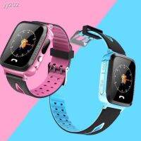 DEK นาฬิกาเด็ก ขายดีเป็นเทน้ำเทท่า ✸V5F Kids Smart Watch [คืนสูงสุด40  WGNOVS] นาฬิกาอัจฉริยะ IP67 หน้าจอสัมผัส SOS G นาฬิกาเด็กผู้หญิง  นาฬิกาเด็กผู้ชาย