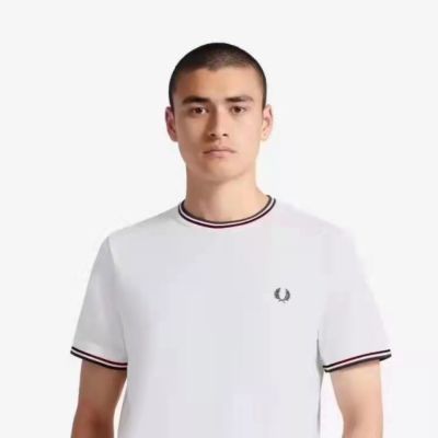 FRED PERRY คอกลม T เสื้อเชิ้ตคอตตอน100 แฟชั่นเรียบง่ายเข้ารูปใส่สบายระบายอากาศ