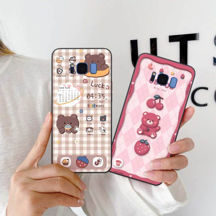 Với ốp lưng điện thoại Samsung S8/S8 Plus/S8+, bạn sẽ không lo lắng về bất kỳ mối đe dọa nào đối với chiếc điện thoại đắt tiền của mình. Với nhiều màu sắc và kiểu dáng độc đáo, bạn sẽ có một chiếc điện thoại thật chất lượng và sang trọng. Hãy xem ảnh để tìm hiểu thêm về các mẫu ốp lưng tuyệt vời này.