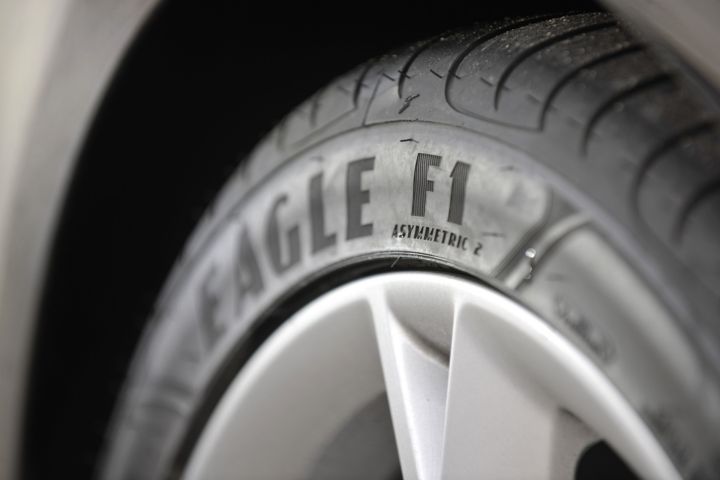 ยางรถยนต์-ขอบ17-goodyear-215-45r17-รุ่น-eagle-f1-asymmetric-2-4-เส้น-ยางใหม่ปี-2019