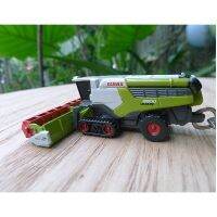 Diecast Mini Alloy Claas Crawler Harvester Alloy Keychain Model Decoration Accessories Souvenir Gift Pendant