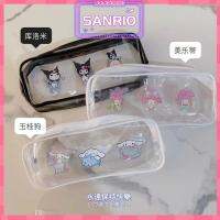 ซีรีส์ SANRIO กระเป๋าใส่ดินสอ DIY ใสกล่องดินสอ1ชิ้น,กล่องดินสอ PVC กันน้ำน่ารักเมโลดี้ซินนามอโรลปอมพูรินจุของได้เยอะกระเป๋าเก็บของข้อความ