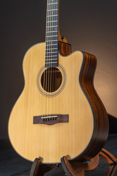 กีตาร์โปร่ง-gusta-om3c-acoustic-guitar