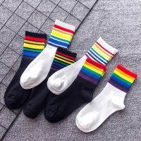 【Sock shop】2คู่แพ็คผู้หญิงถุงเท้าผ้าฝ้ายแท้สายรุ้งลายถุงเท้าสาวสบายๆกีฬาถุงเท้านุ่มสบายเข่าสูงเดินถุงเท้าโยคะ