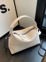 Uniqlo New Fashion version This years popular handheld woven bags for women 2023 new summer high-end texture niche design popular crossbody bag