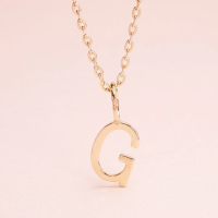 Grace Fine Jewelryจี้ทอง 9k G Alphabet (จี้อย่างเดียว)