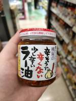 Momoya Rayu Chili Paste น้ำมันพริกเผารายุ ใส่กระเทียมเจียว ?นำเข้าญี่ปุ่น? 110 g✈ Imported from Japan✈  เป็นน้ำมันพริกเผา ใส่กระเทียมเจียวสไตล์ญี่ปุ่น J