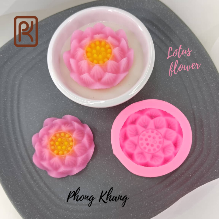 Khuôn silicone Phong Khang với phong cách hiện đại và đa dạng, cho phép bạn tạo ra các loại bánh và bánh ngọt tự làm, bao gồm cả món bánh muffin và bánh quy. Click để xem hình ảnh và chọn khuôn bánh yêu thích của bạn.