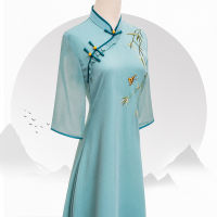 Cheongsam สีเขียวเด็กสาวย้อนยุคเย็บปักถักร้อยรุ่นที่ดีขึ้นชุดอารมณ์ยาว