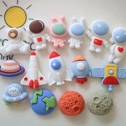Jibbitz, Sticker, Charm Gắn Trang Trí Giày Dép Hình Phi Hành Gia